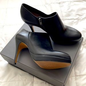 New Black Vince Camuto “Velika”
